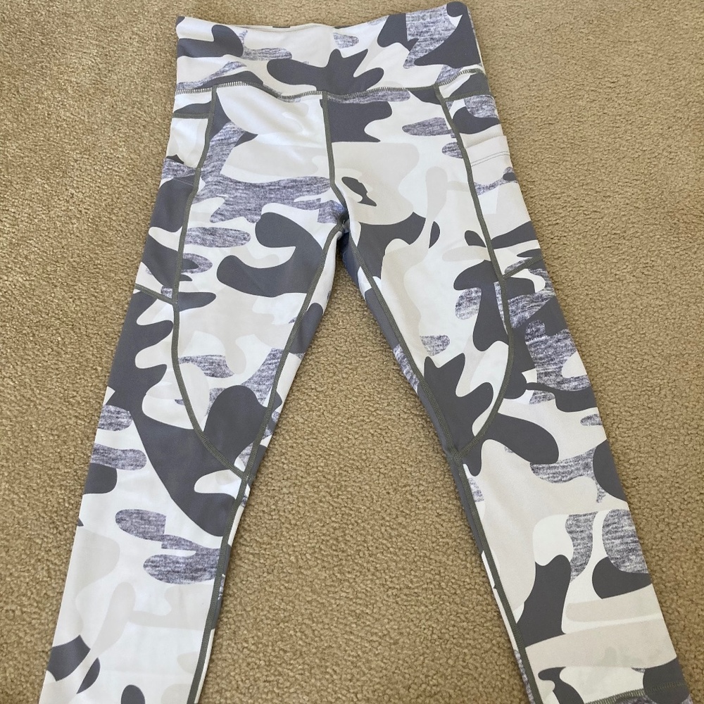 Camo light n tights capri